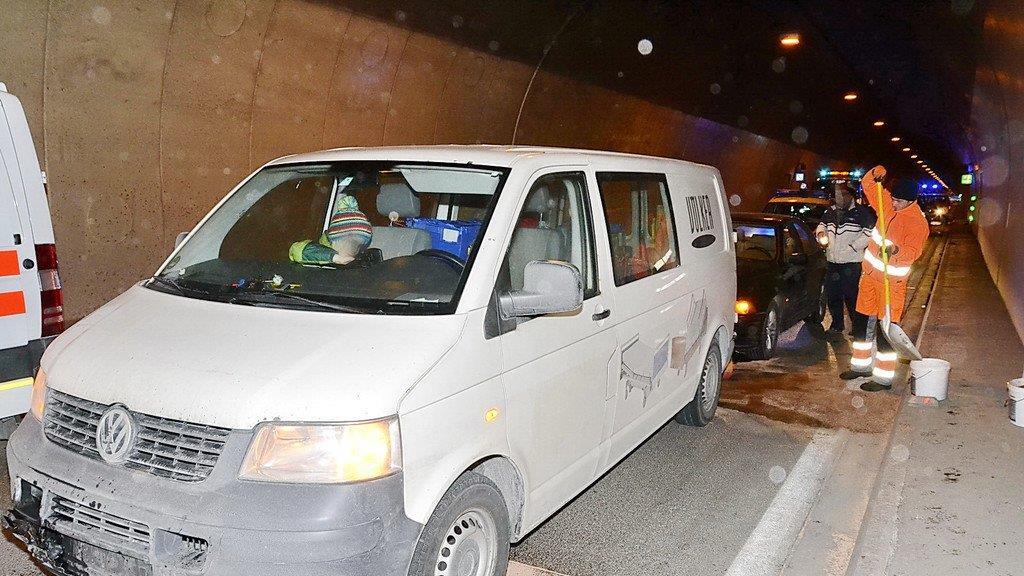 Massenkarambolage im Hieflertunnel