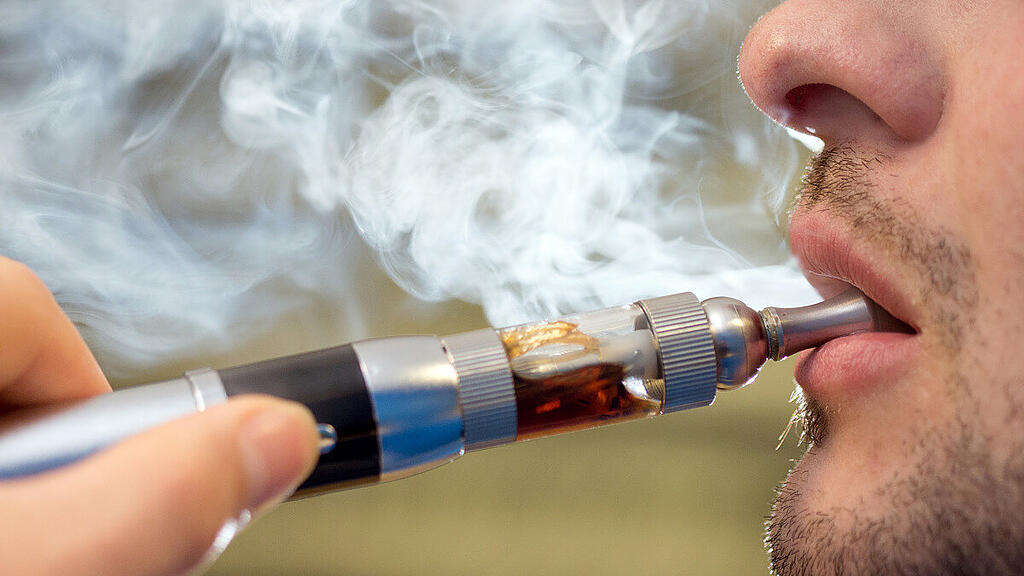 E-Zigaretten scheinen doch nicht "gesünder" als herkömmliche Zigaretten zu sein