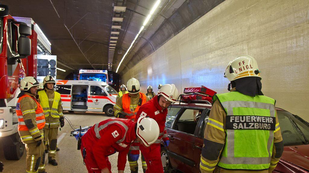 Feuertaufe: Großübung im Lieferinger Tunnel