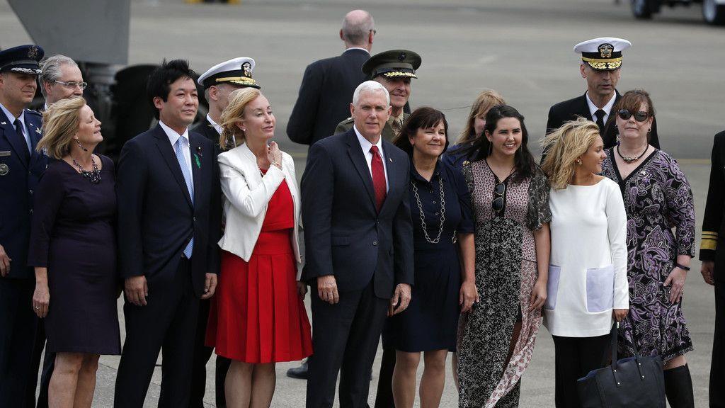 Mike Pence besucht Japan