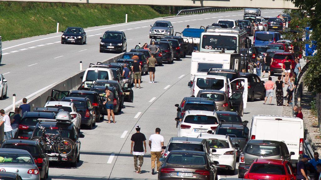 Vier Verletzte bei Unfall mit Wohnmobil auf A10 II