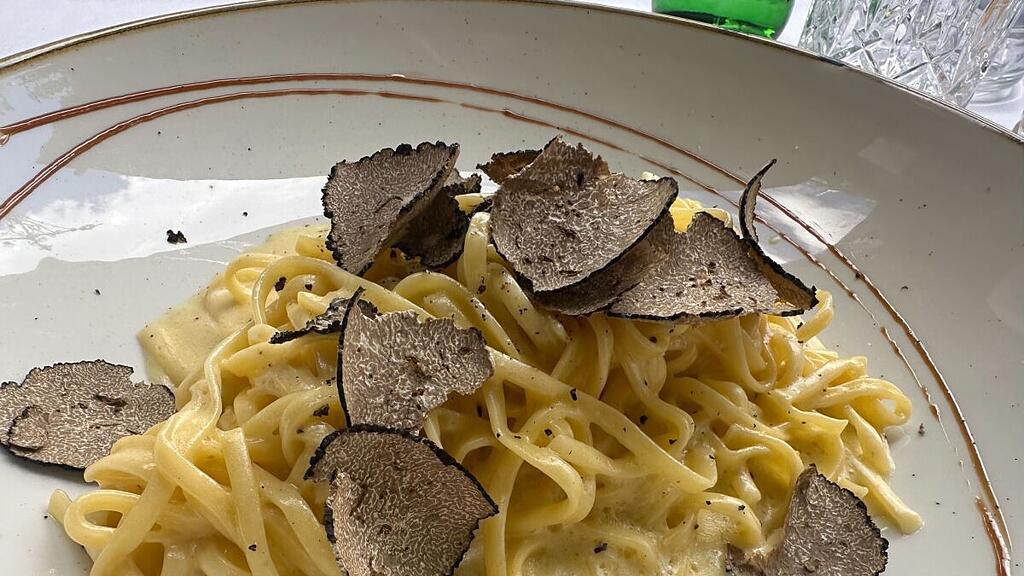 Trüffel wird gerne hauchdünn über Pasta gerieben
