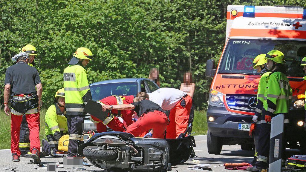 Vespa-Fahrerin in Anger schwer verletzt