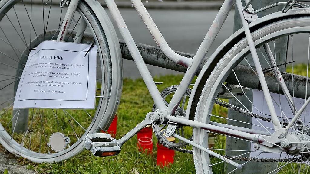 "Ghost Bike" in Salzburg: Gedenken an getötete Radfahrerin