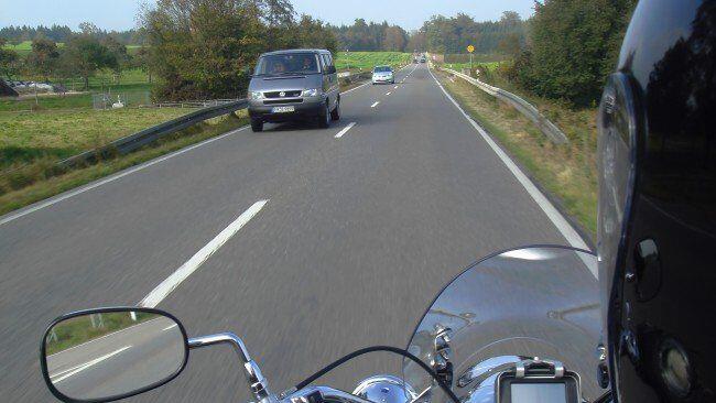 Mit weit mehr als der erlaubten Höchstgeschwindigkeit war ein Biker unterwegs.