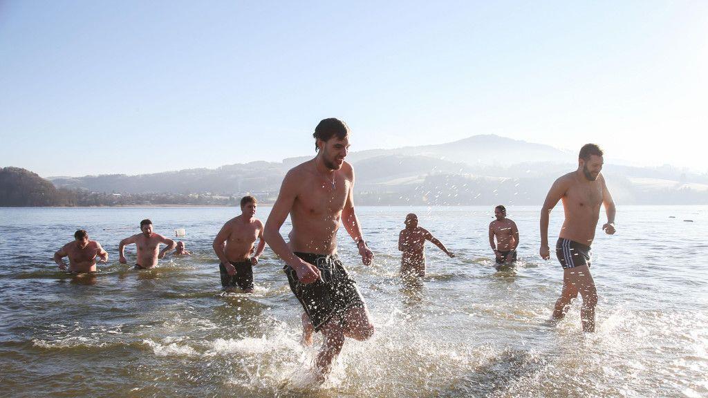 Seeham: Silvesterschwimmen im Obertrumer See