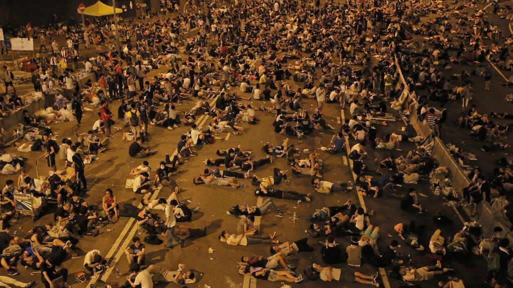 Demonstranten legen Hongkong lahm