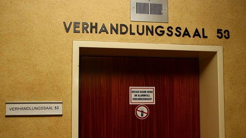 Klage gegen Stronach-Partei