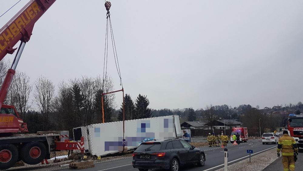 Lkw-Bergung in Eugendorf