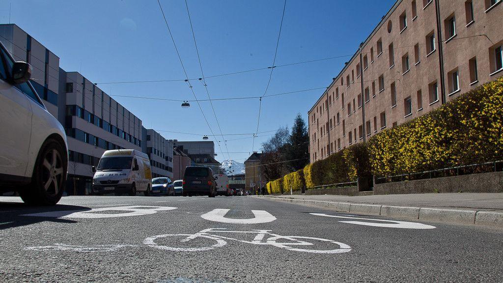 Neue Busspur in der Rudolf-Biebl-Straße