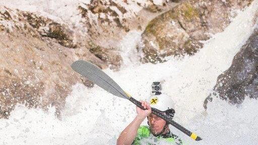 Hirscher fährt Kanu