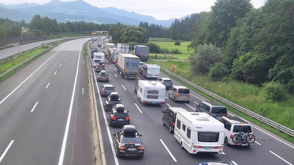 Verkehr A10 Pfingsten