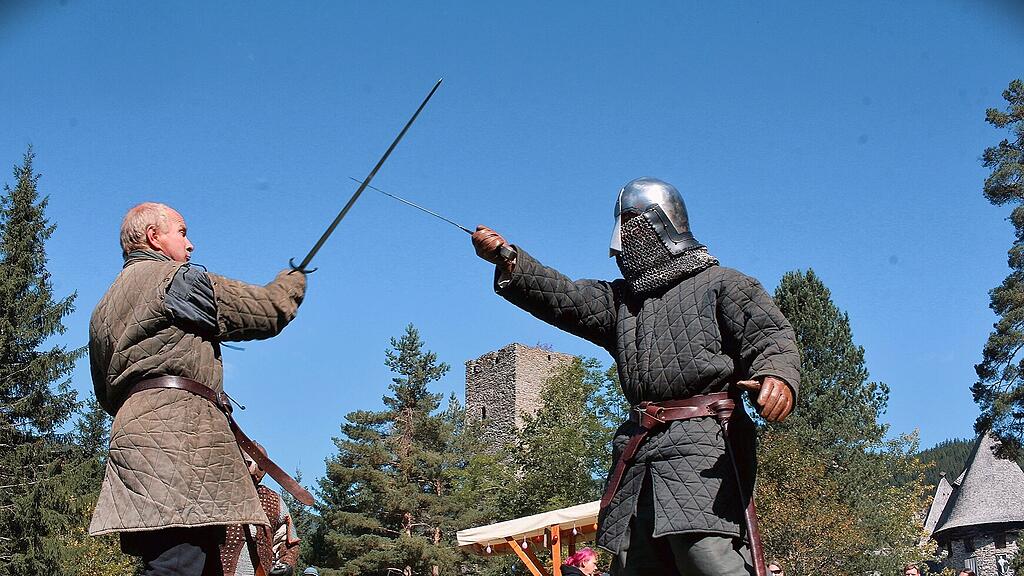 Mittelalterfest auf Burg Finstergr\u00fcn