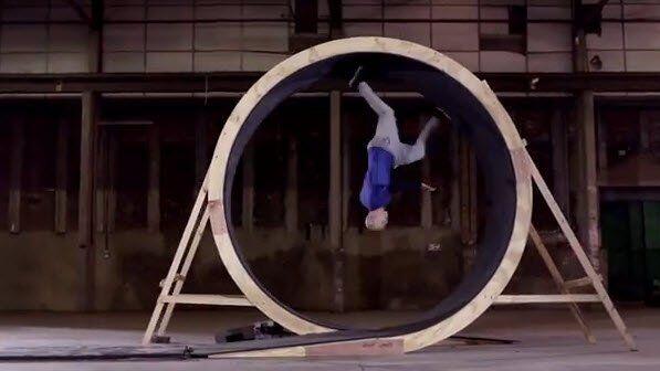 Damien Walters hat das Unmögliche möglich gemacht: Für einen Pepsi-Werbespot rannte er eine volle 360-Grad-Schleife.
