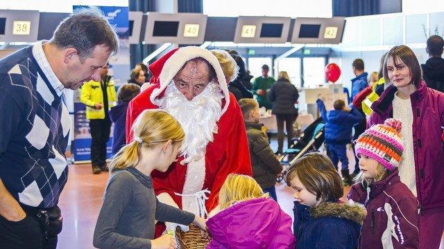 Flughafen: Warten aufs Christkind, II