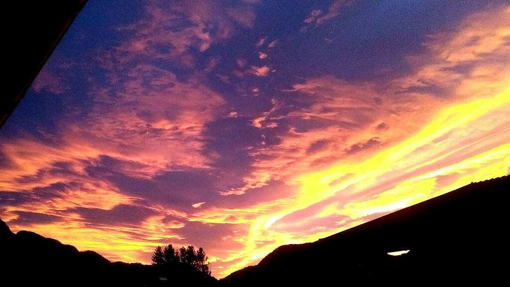 Wundersch\u00f6ner Sonnenaufgang \u00fcber Salzburg III