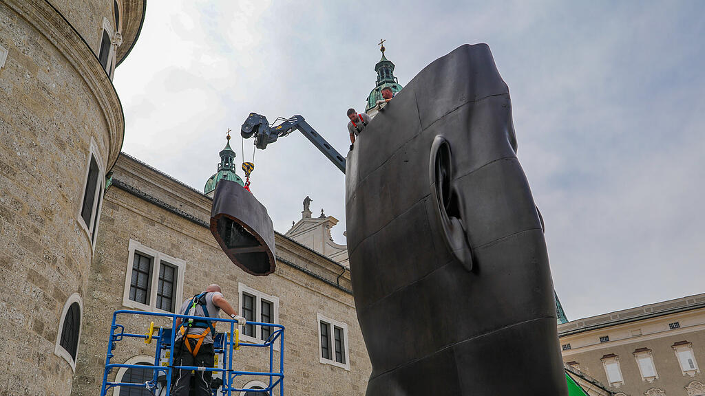 Letzter Frauenkopf am Residenzplatz wird abgebaut
