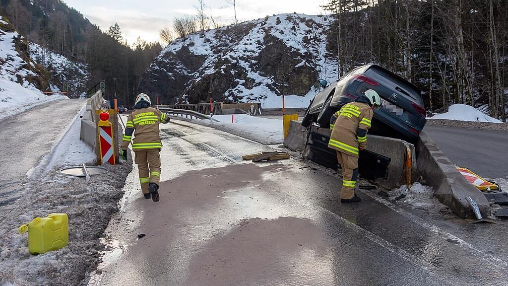 auto auf betonwand annaberg