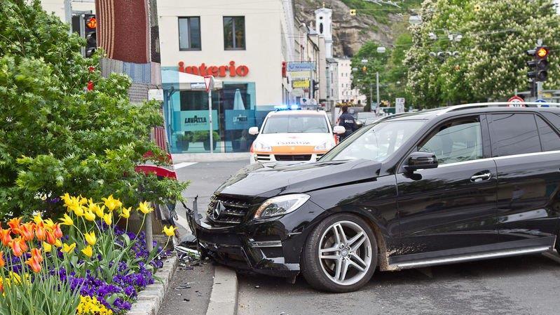 Auto crasht am Hanuschplatz