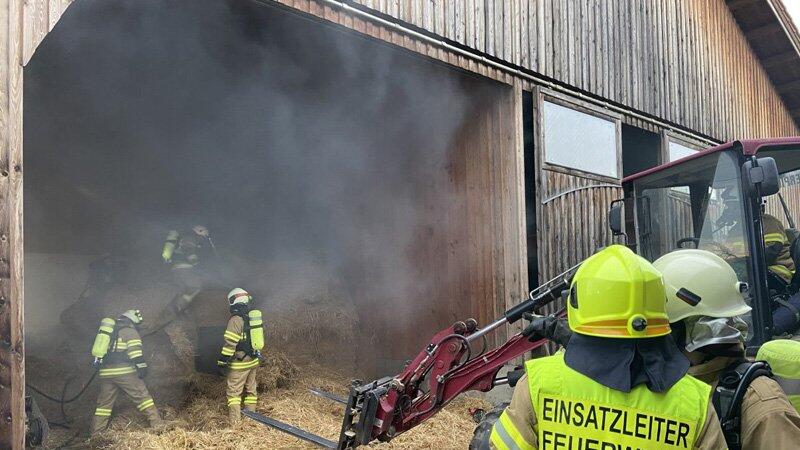 Strohlager in Oberndorf brennt