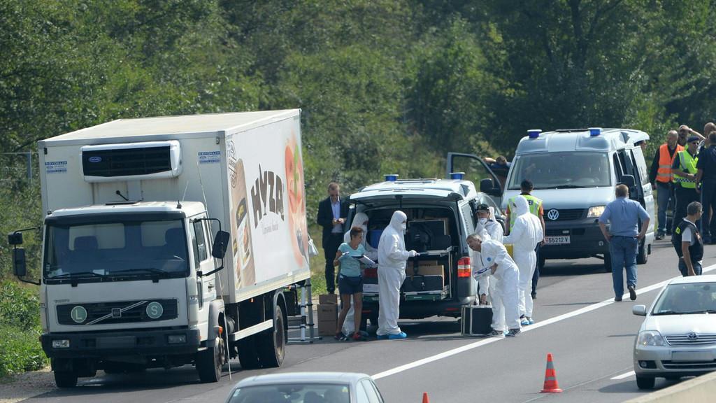 Leichen in Schlepperfahrzeug auf A4