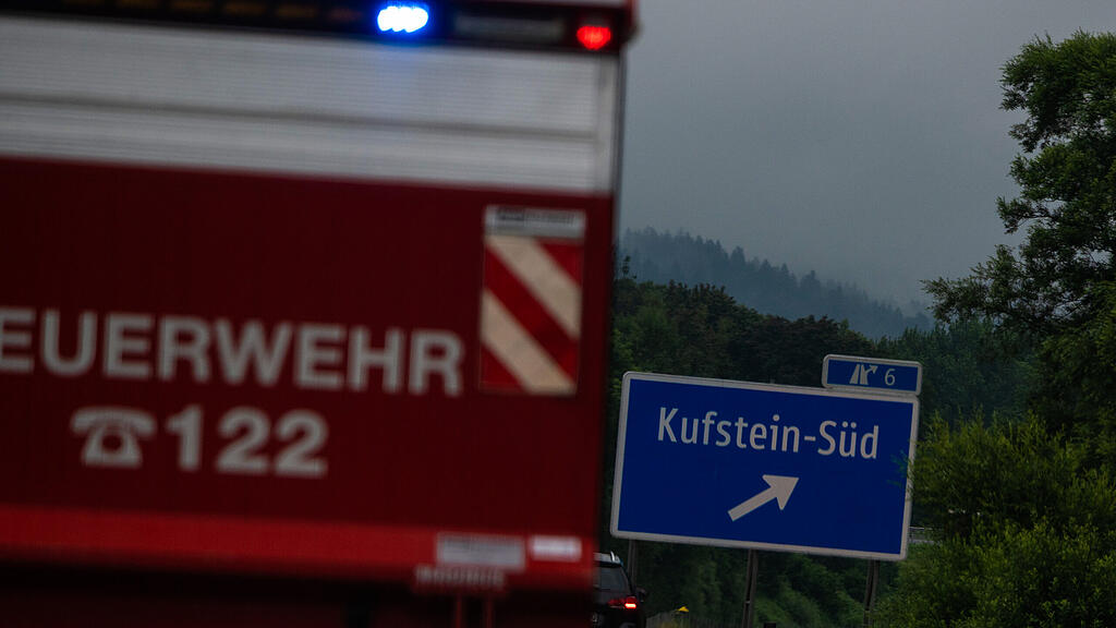 Aufräumarbeiten nach Überschwemmungen in Kufstein