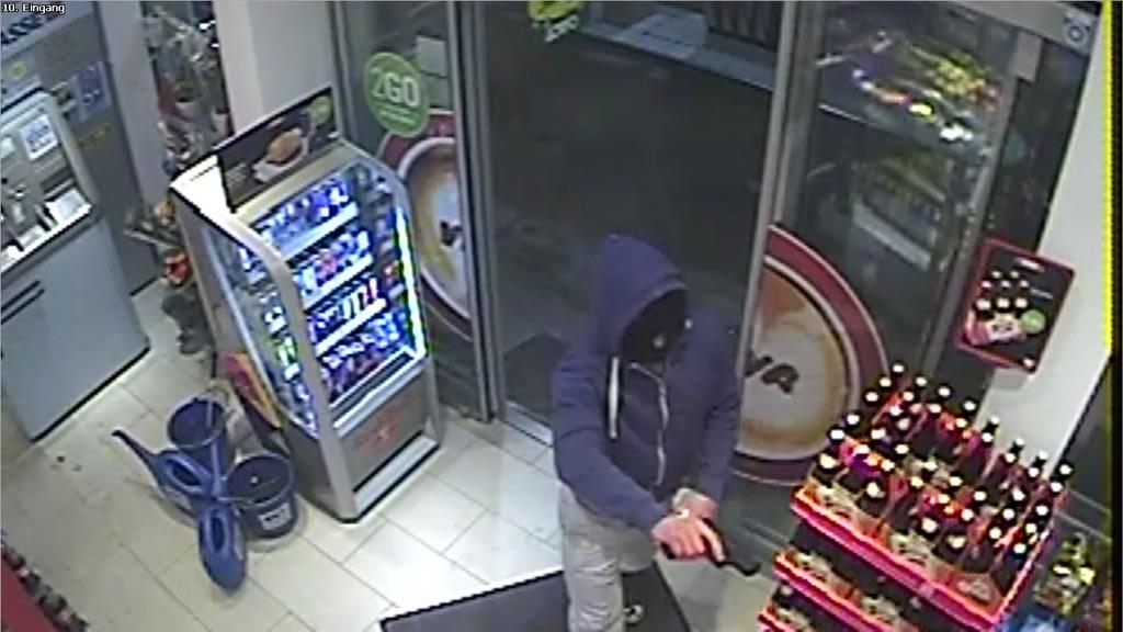 Überfall auf Tankstelle in Maxglan: Bilder der Überwachungskamera