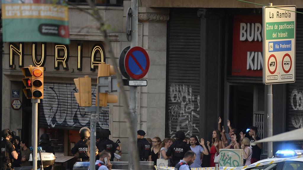 Schock und Trauer nach Anschlag in Barcelona