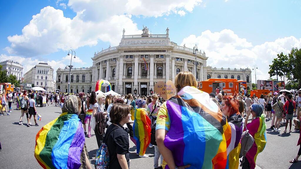 Regenbogenparade Wien 2023