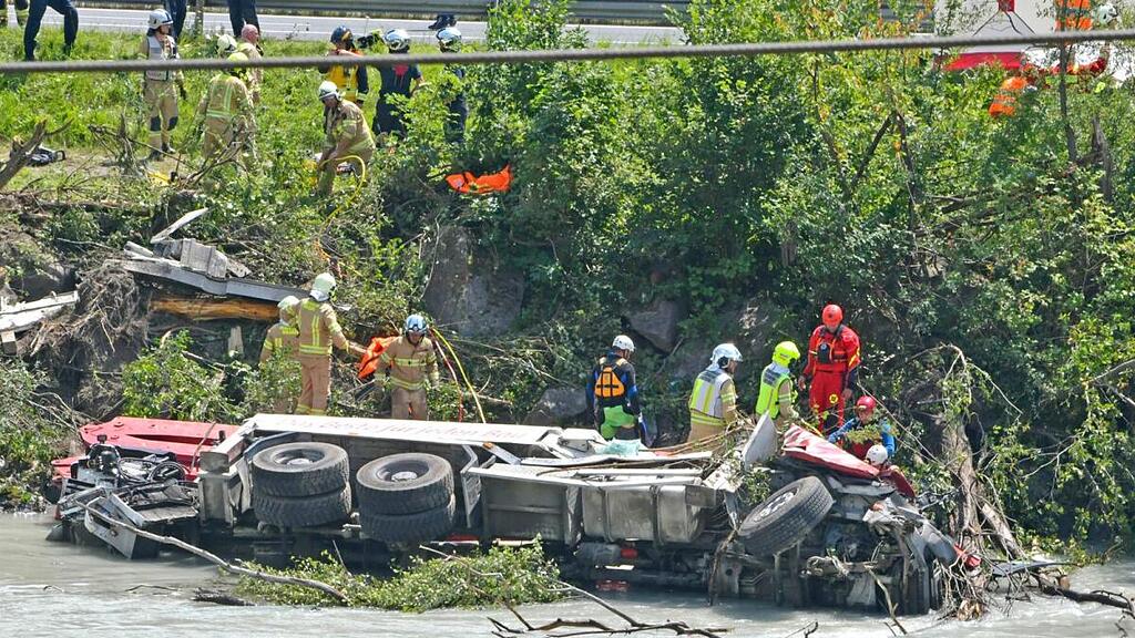 Lenker starb beim Sturz mit dem Lkw in den Inn