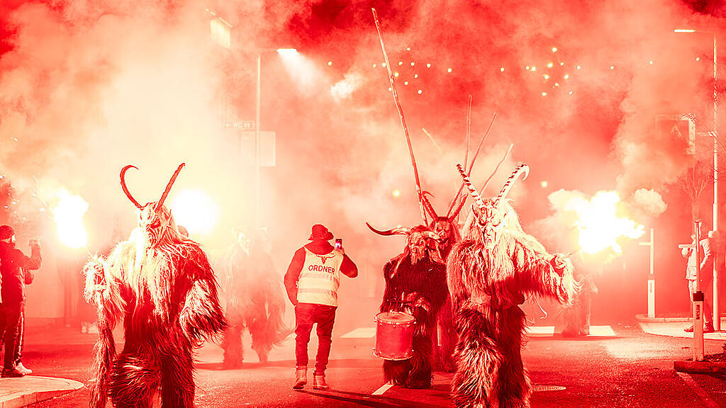 Krampuslauf im Ortszentrum, Großgmain