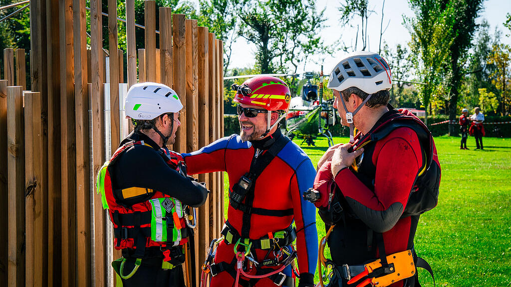 Übungstag der Wasserrettung und Flugpolizei am Obertrumer See