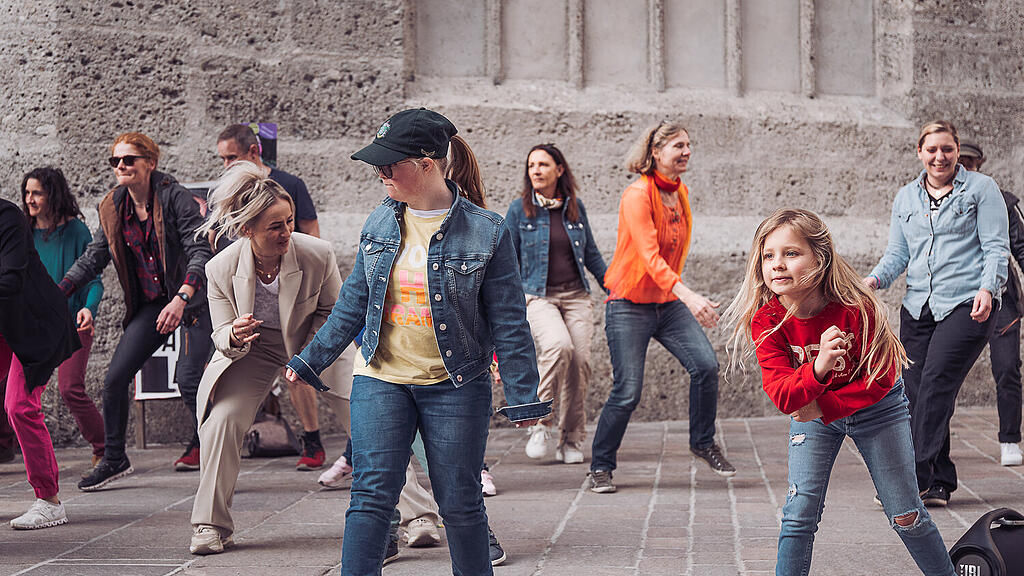 Flashmob-Tanzen am Welt-Down-Syndrom-Tag