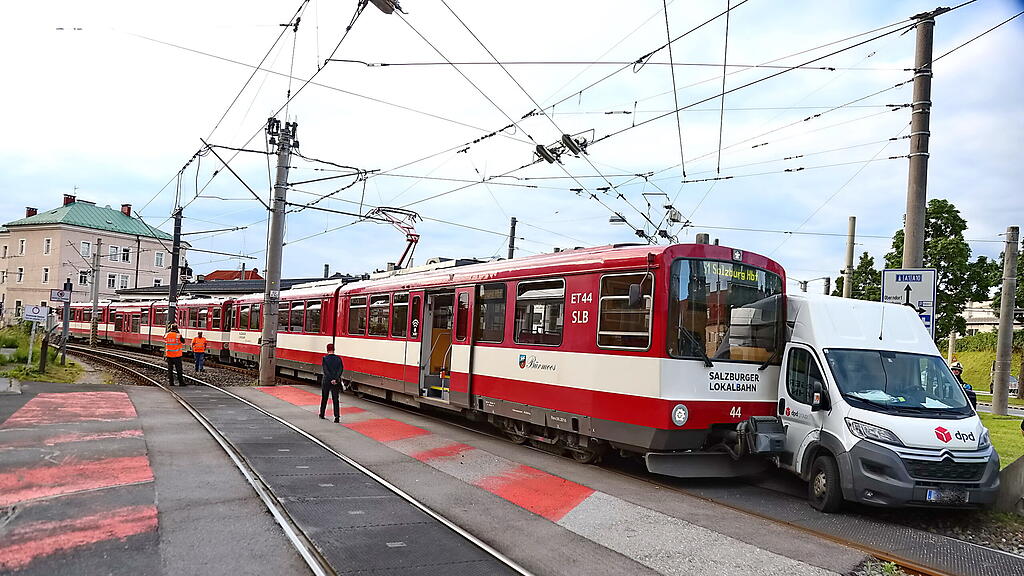 Pkw gegen Lokalbahn Itzling