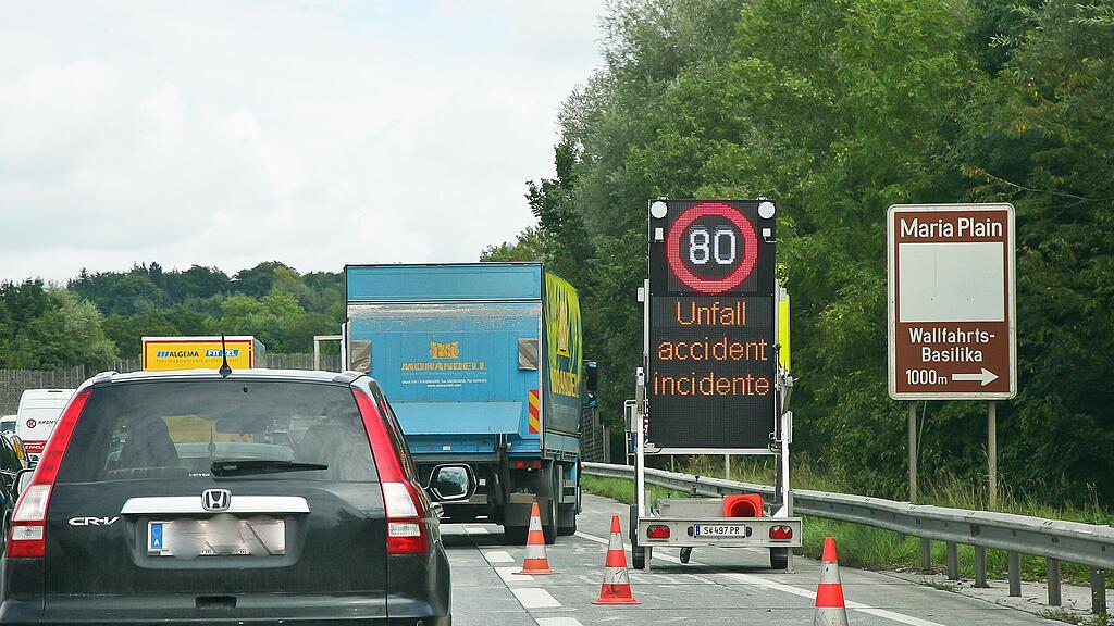 Ein Mega-Stau sorgt am Donnerstag für Chaos in Salzburg Nord.