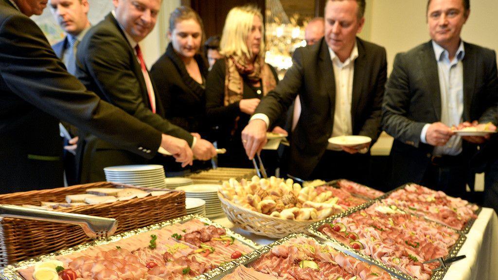 WHO-Warnung zu Fleisch - Wurstjause im Parlament abgehalten