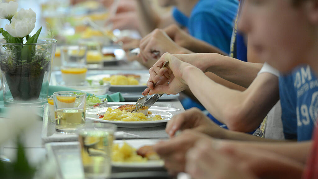 Frisch gekochtes Essen soll an Salzburgs Schulen Standard werden. (Symbolbild)