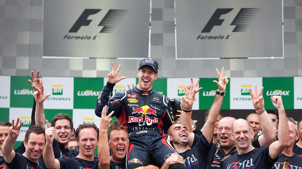 Sebastian Vettel nach seinem Hattrick-Triumph in Sao Paulo.
