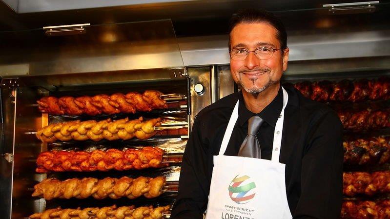 Integration-Grillhuhn-WM auf der Dult, II
