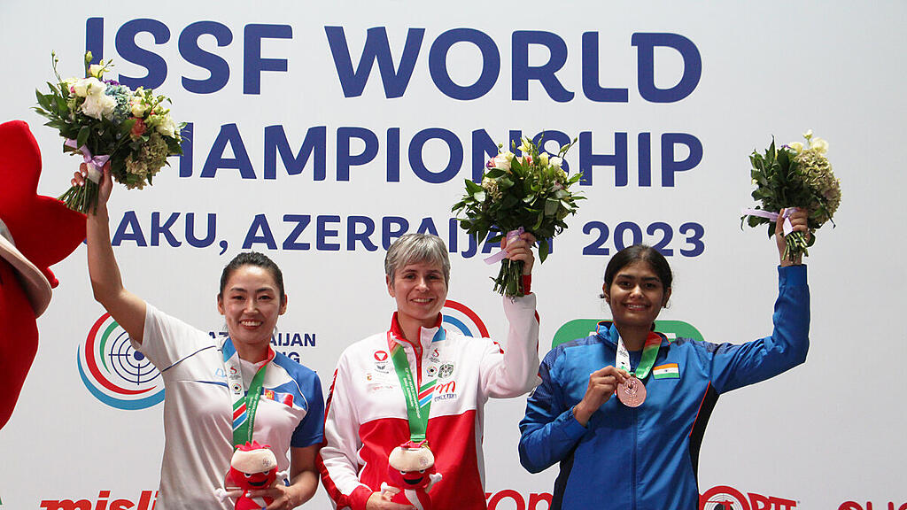 Syliva Steiner (M.) jubelt über WM-Gold