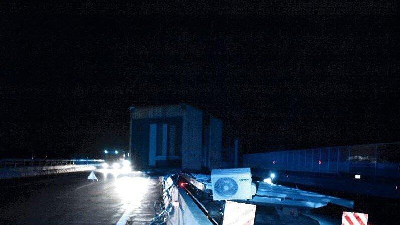Lkw mit Mobile Home auf A10 in Bad Vigaun verunglückt