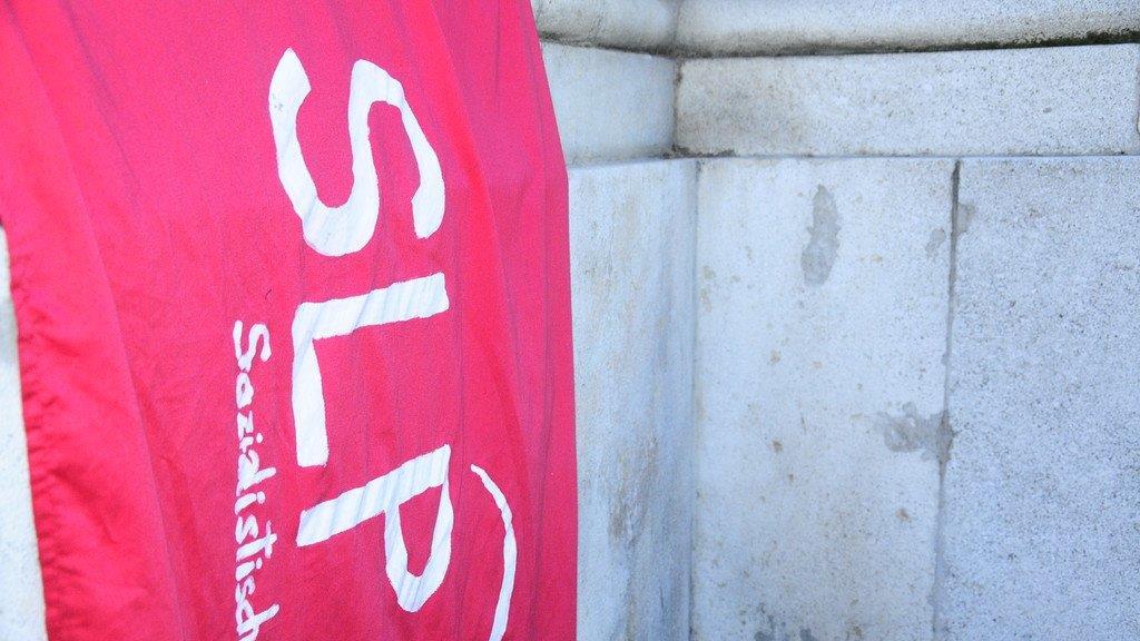 Akademikerball 2013: Demonstranten versammeln sich vor der Hauptuni