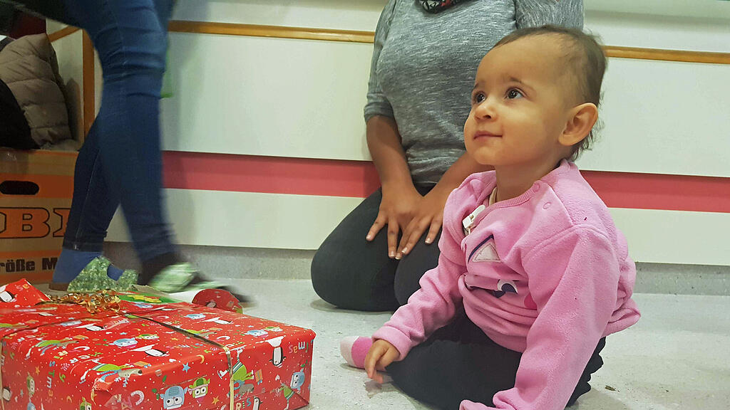 Geschenkeübergabe der Herzenswunsch-Aktion im Kinderspital