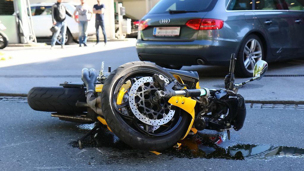 Motorrad contra Pkw in der Aigner Straße