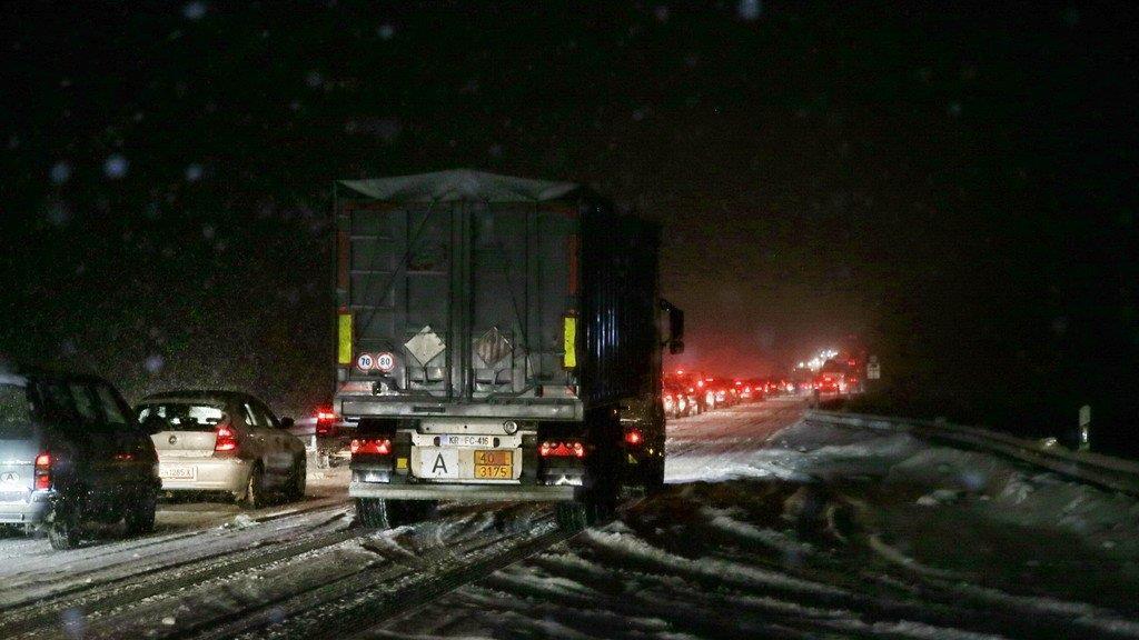 Schnee: A8 bei Neukirchen gesperrt