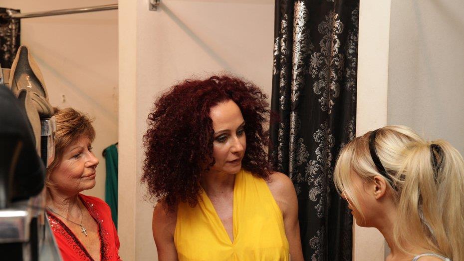 Christina "Mausi" Lugner und Anastasia "Katzi" Sokol im INterview und beim Shoppen