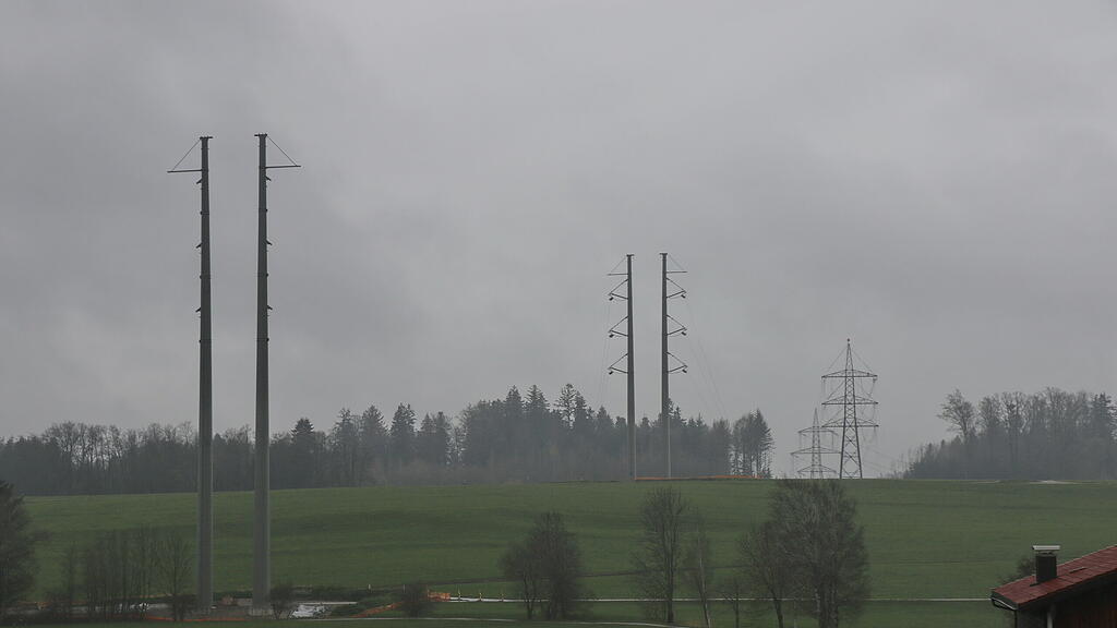 Bau von 380 kV-Leitung