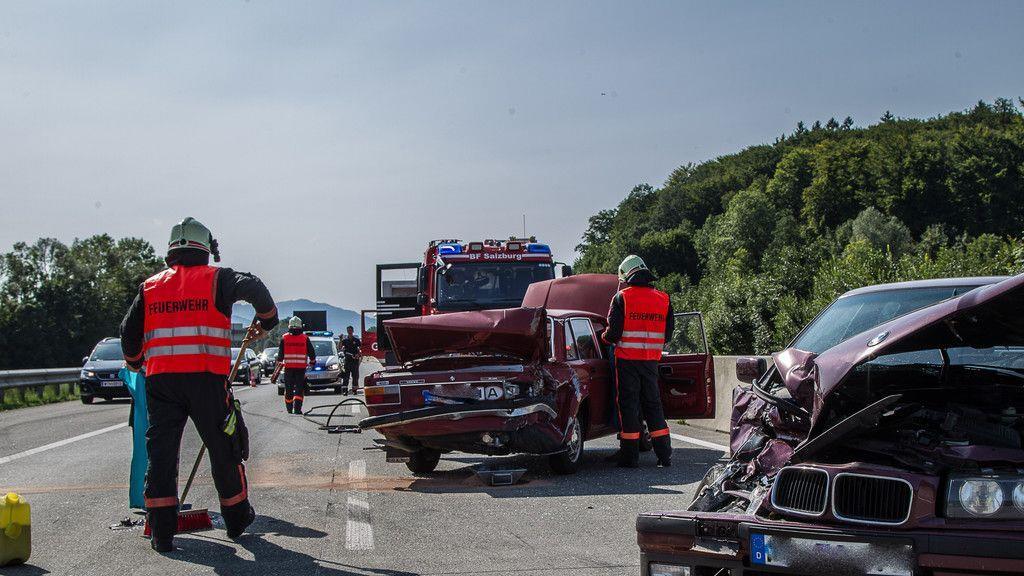 Unfall mit drei Fahrzeugen bei Salzburg-Nord
