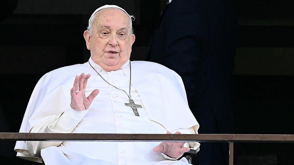 Papst Franziskus nach 38 Tagen aus dem Krankenhaus entlassen