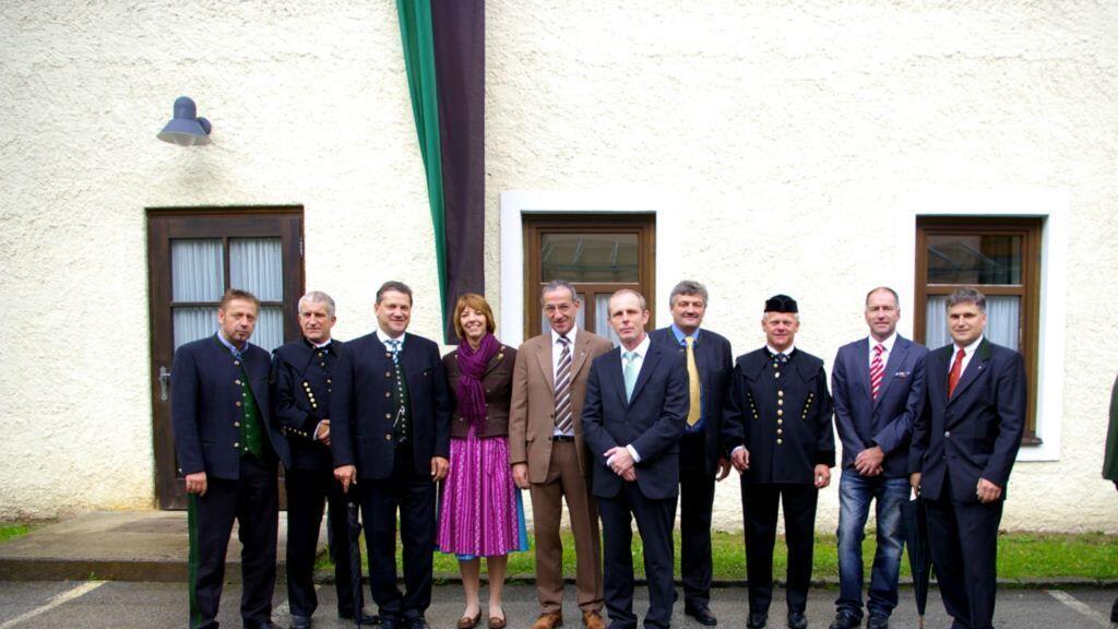 Von links: Geschäftsführer Salzwelten Kurt Thomanek, Salinen Austria AG Betriebsleiter Josef Karrer, Stadtrat Georg Angerer, Salzwelten Marketingleiterin Helga Pucher, Bürgermeister Gerhard Anzengruber, Salinen Austria AG Finanzvorstand Thomas Seidel, Salzwelten Standortleiter Rudolf Meisl, Salinen Austria Bergbau Hallein Betriebsleiter Johann Brochenberger, Gemeindevertreter Alexander Stangassinger, Stadtamtsdirektor Erich Angerer